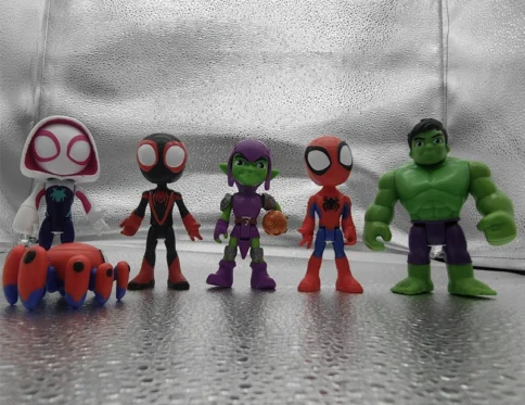Figura de acción superhéroe Spidey y sus increíbles amigas