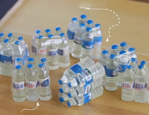 Botella de agua mineral de simulación mini casa de muñecas