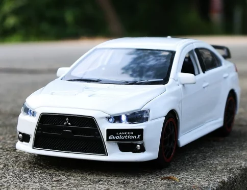 Mitsubishi Lancer Evo X 1:32 con Luz y Sonido