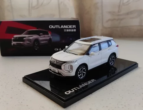 OUTLANDER SUV 2023 1:43 Modelo de Aleación